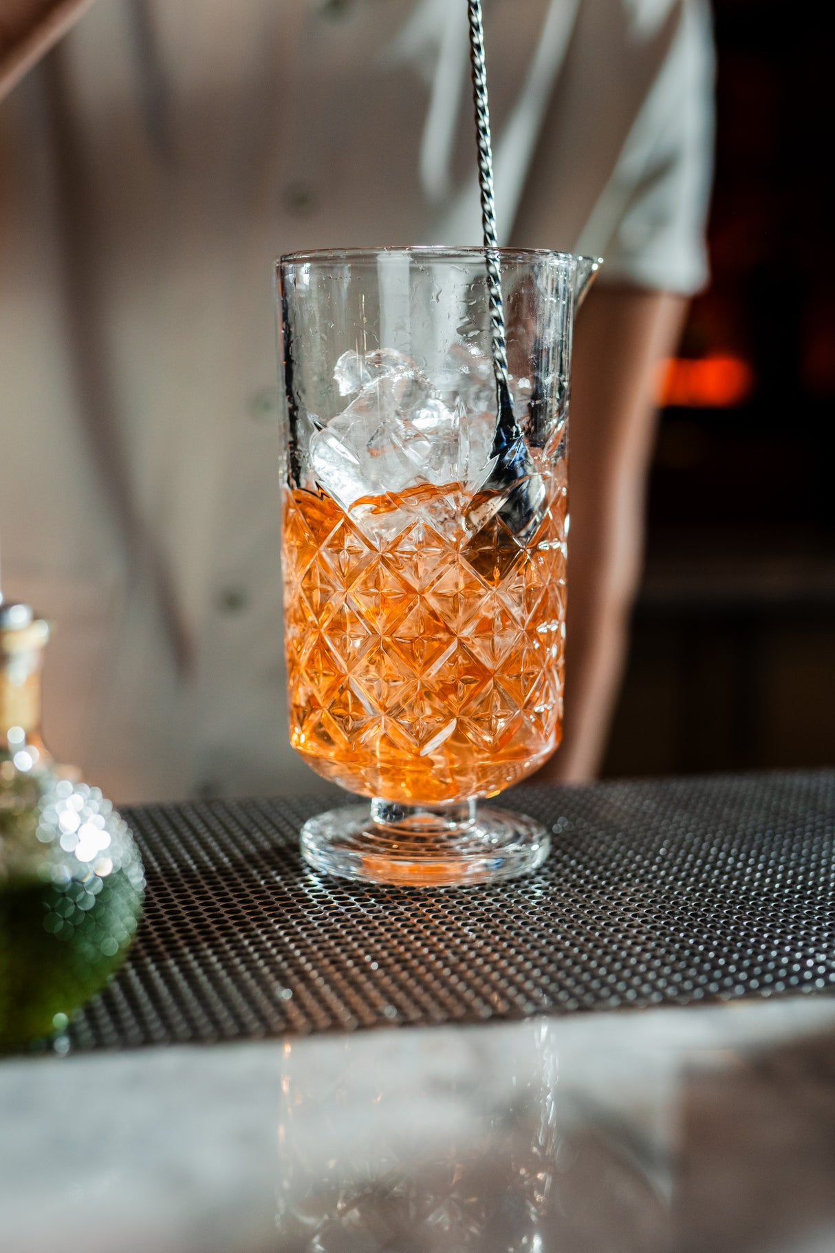 Majesty 22 oz. Footed Mixing Glass